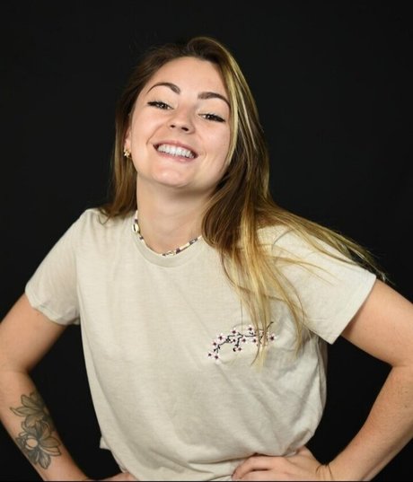 Roxane ASMR star hot image