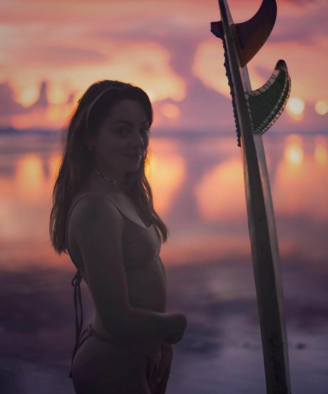 Roxane ASMR exclusive model image