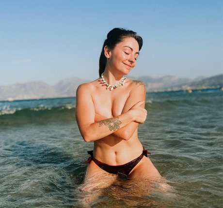 Roxane ASMR star nudes image