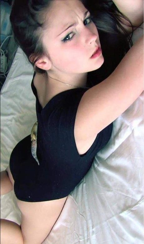 Roxane ASMR model nudes pictures