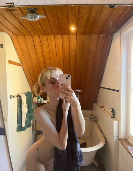 prettykaila erotic actress img