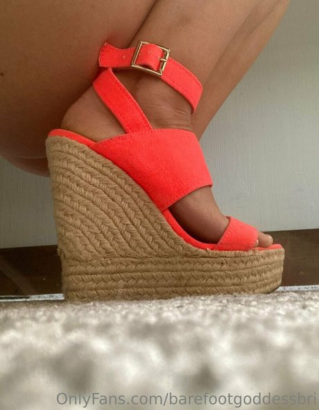barefootgoddessbri adult star pictures