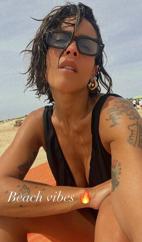 asian slut onlyfans top image