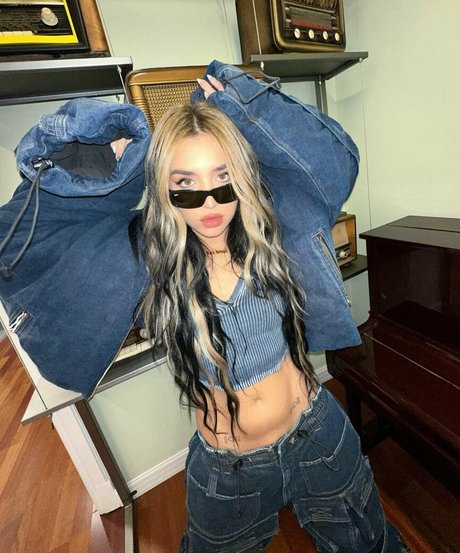 Lola Indigo nice pornstar picture