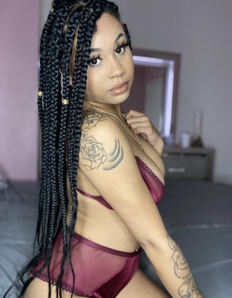 officiallyariaa Profile pic