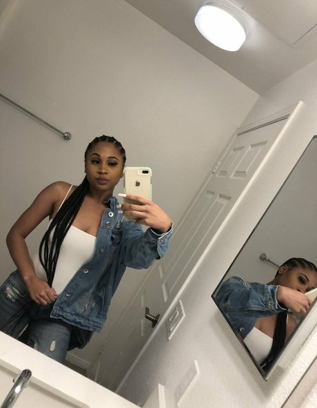 officiallyariaa exclusive star galleries