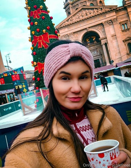 nicolefreee model top photos