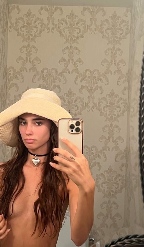 Elisha and Renee Herbert star nude image