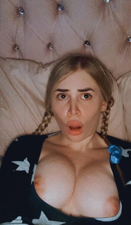 Latinmoniquexx model nude pic