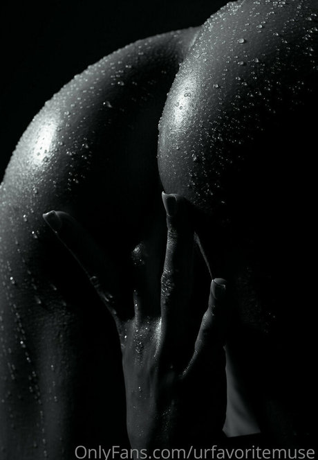 urfavoritemuse model perfect picture