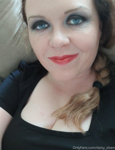 vintagewitchteaze model nude photo