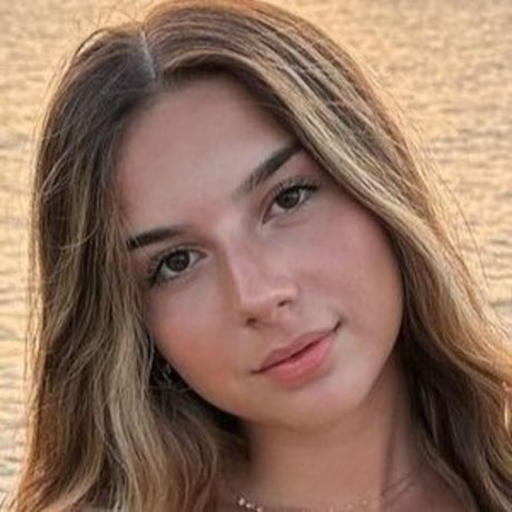 Lucia Correa model pretty pic