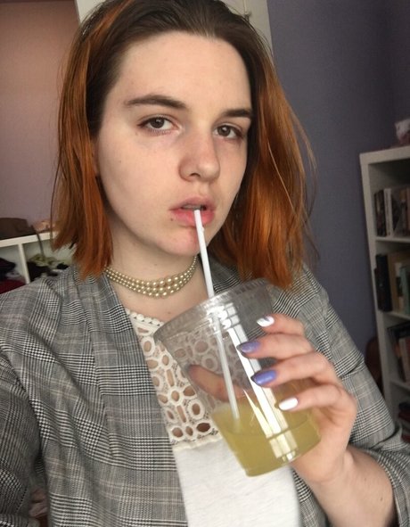 Sarah Z pretty star photo