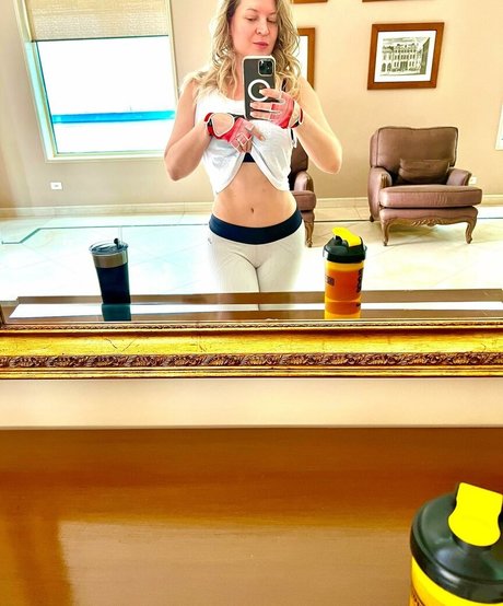 Joice Hasselmann exclusive model images