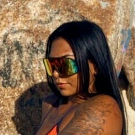 Beaweed model adult photos