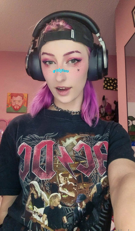 InnocentElixir model porn archive