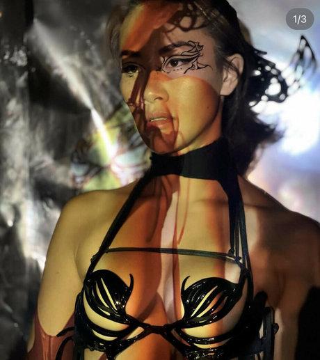 Melissa Ong sexy actress pic