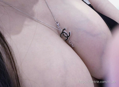 rh ab model nude image