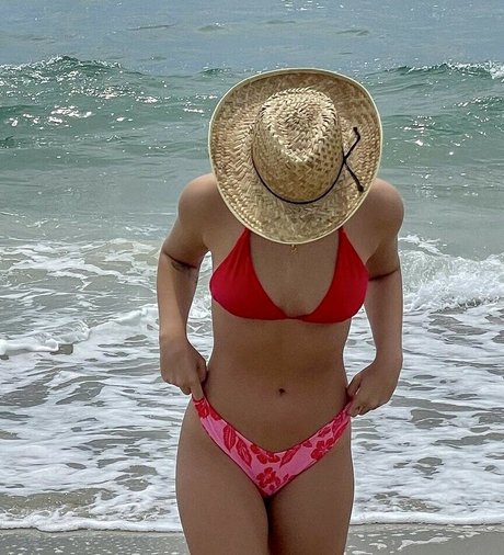 wellbeingwithabigail pretty actress pics