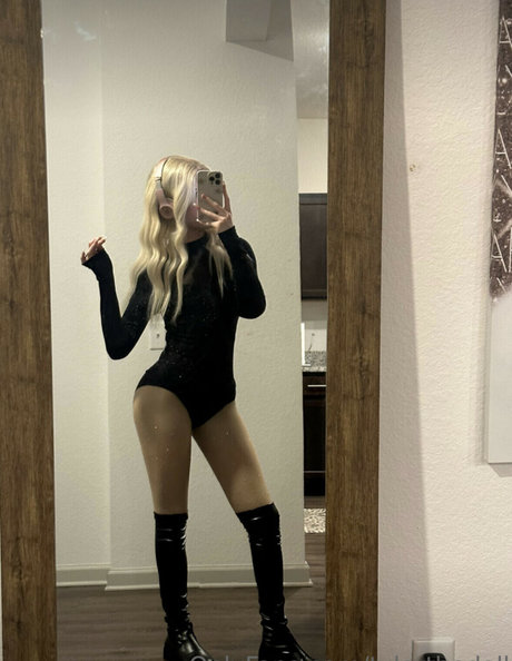 TylerTheDoll model hot galleries