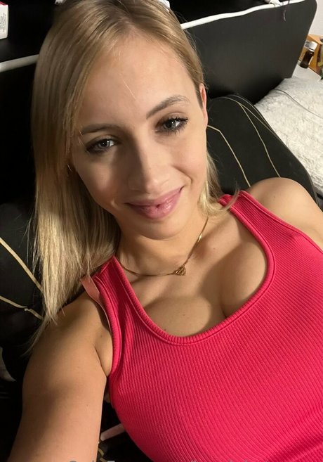 lovelykatexoxo adult model pic