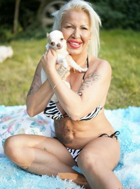 costbaby top actress img