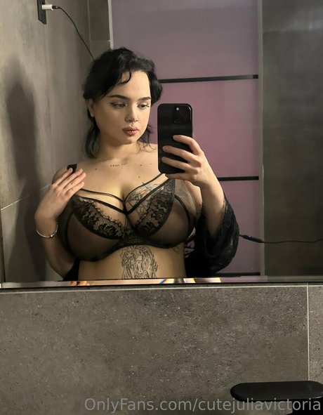 cutejuliavictoria star adult picture
