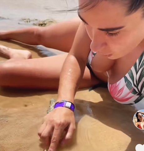 Laura Petard model adult image