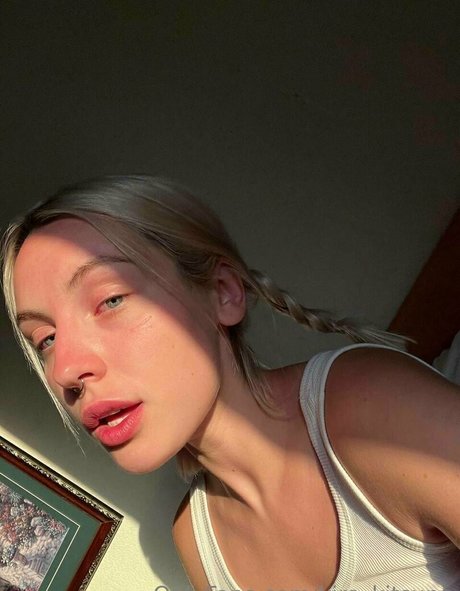 kira kitsune hot model gallery