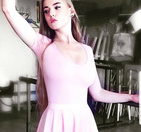 Oksana Neveselaya high quality model pics