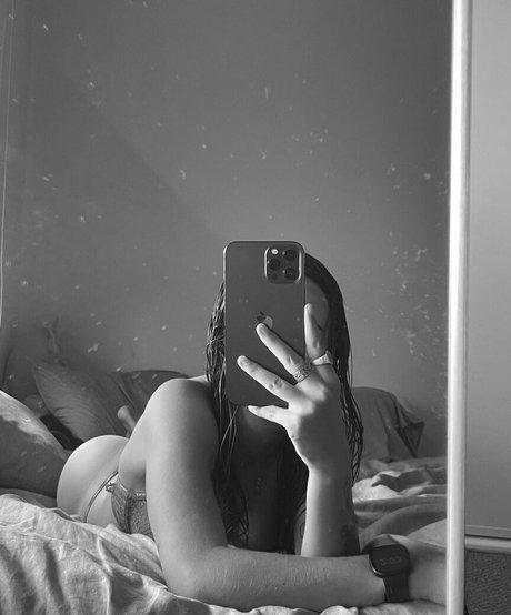 pruelearyy nude star photo