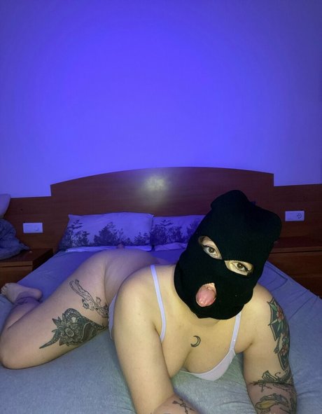 evvilmoon model perfect photo