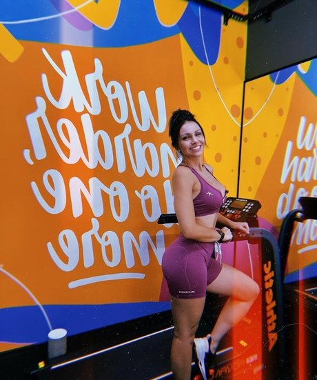 Amanda Curvelo naked model photo