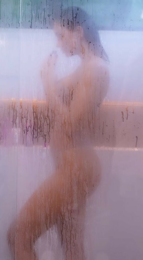 Amanda Curvelo hd actress photos