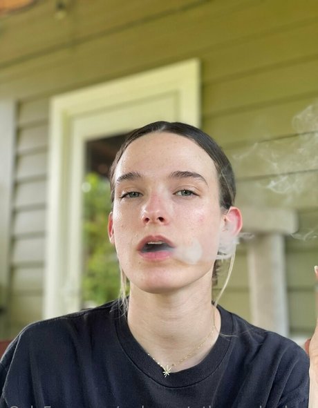 welcometothesmokeshow model erotic photos