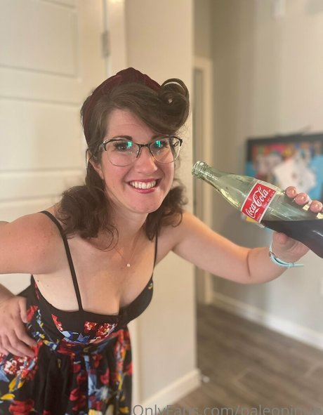 paleopinup naked model picture