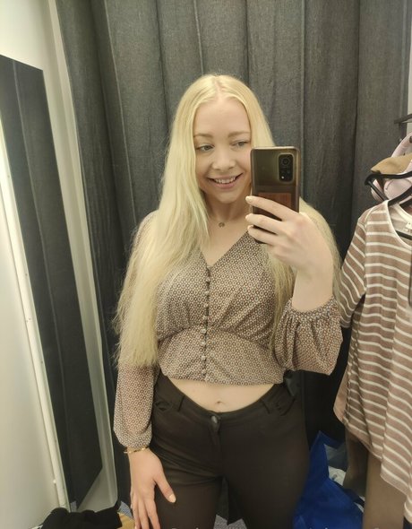 alora free star exclusive picture