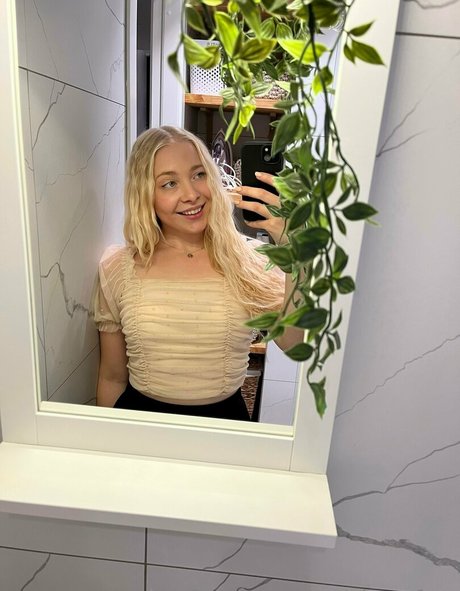 alora free pornstar hd pic