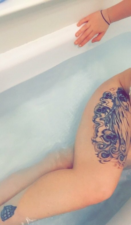 babybewitched nude model photo