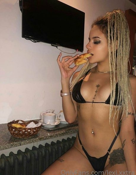 lexixxtra sexy model pic