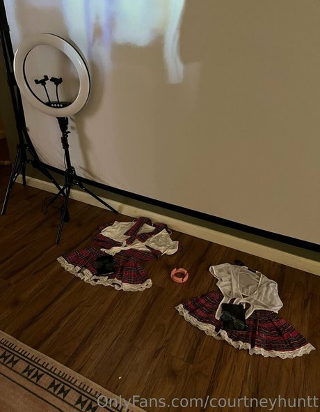 courtneyhuntt hot pornstar picture