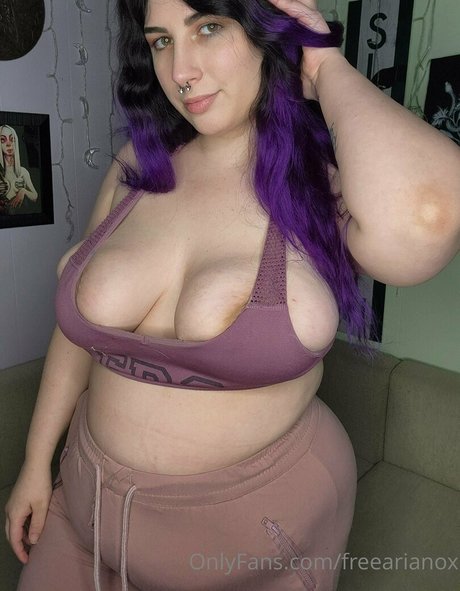 freearianox actress galleries