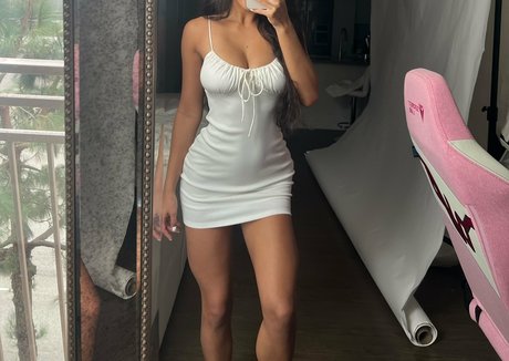 miafall model naked img