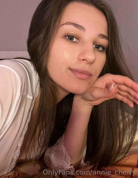 annie cherry nude model img
