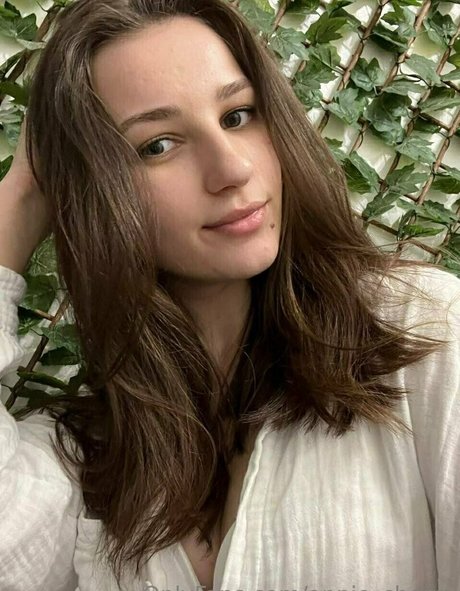 annie cherry nice model image