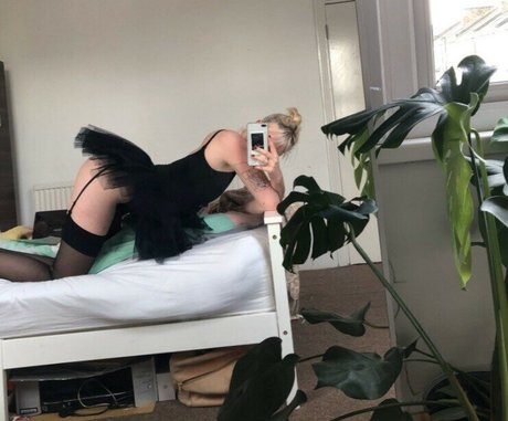 Kara Moon sexy pornstar photos