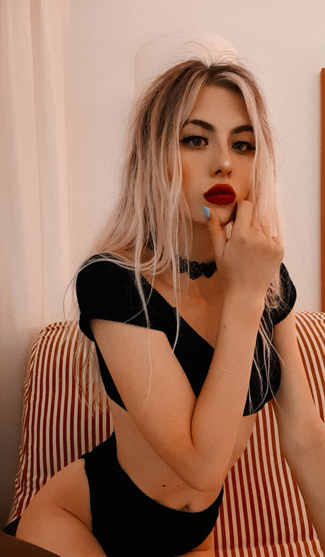 ASMR Onuri naked pornstar archive