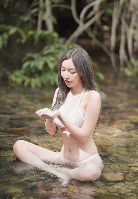 Champ Emmita sexy star img