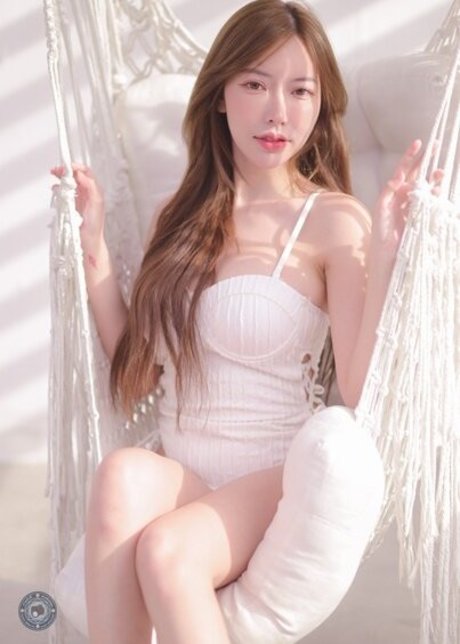 Champ Emmita pretty model pics