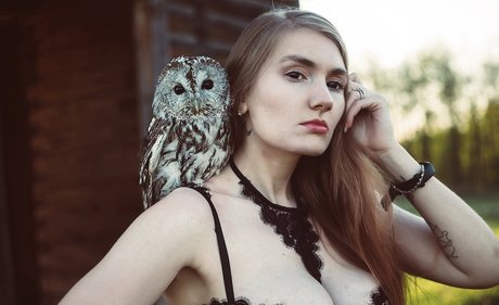 Lyllaangel erotic model img